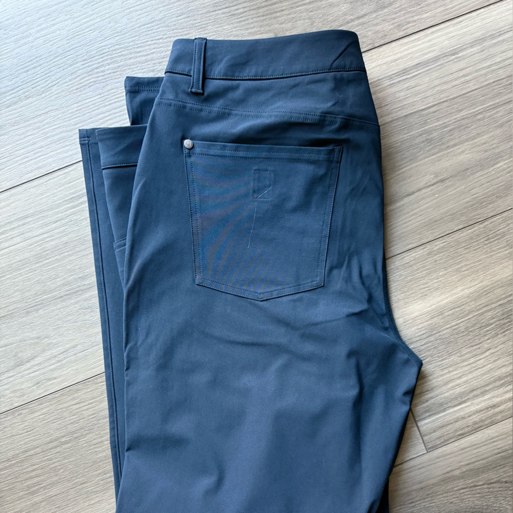 Vuori Meta Pant Classic Fit - 34x32” - Navy